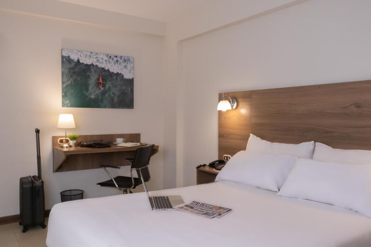 Hotel Alexander Trujillo Eksteriør bilde