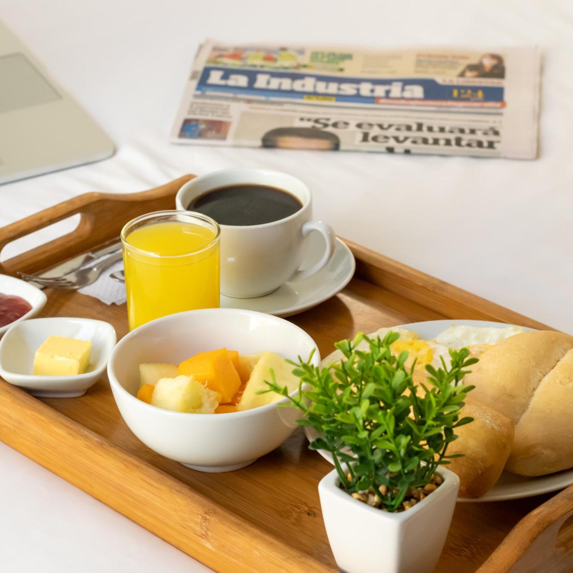 Hotel Alexander Trujillo Eksteriør bilde