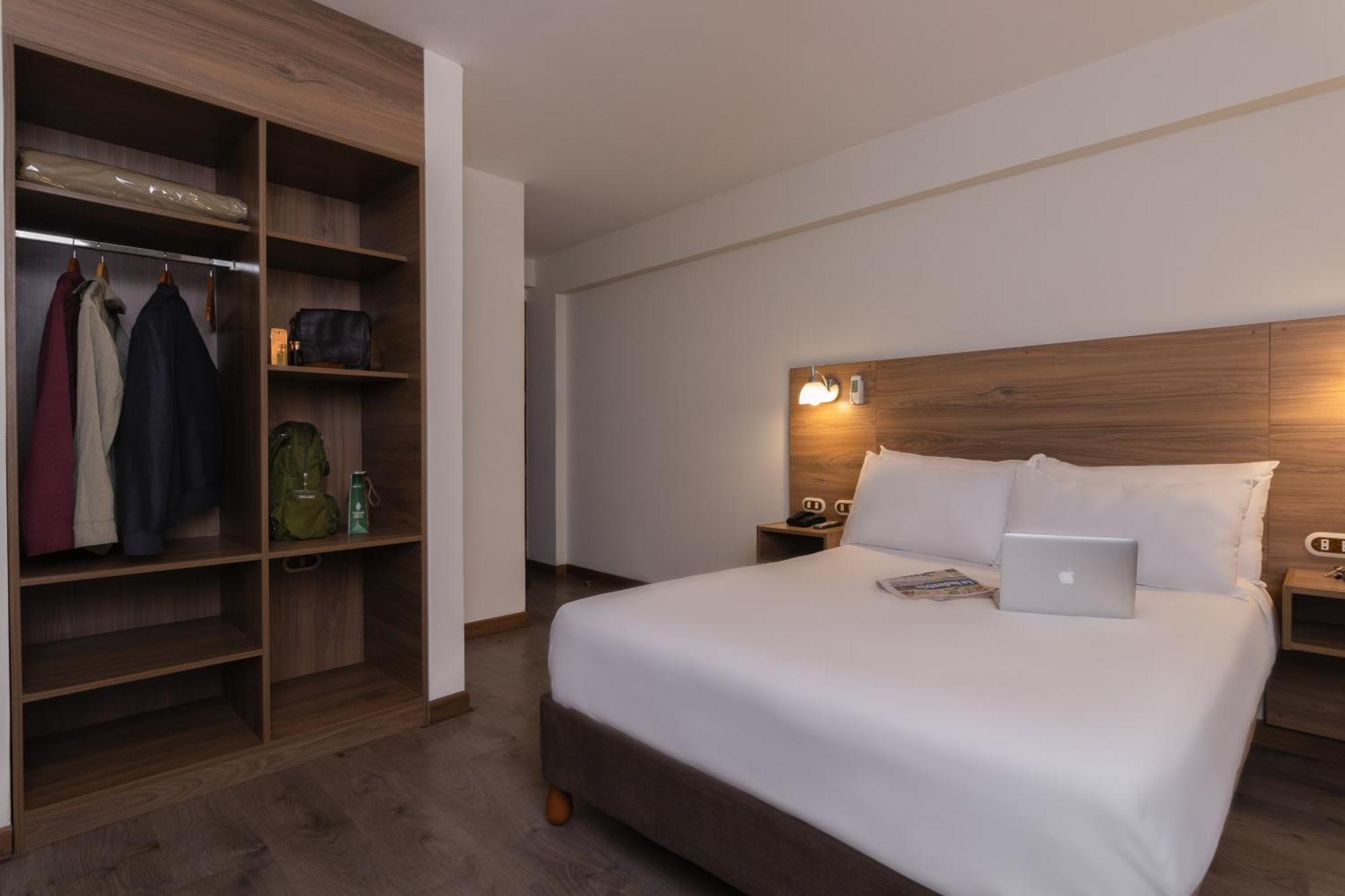 Hotel Alexander Trujillo Eksteriør bilde
